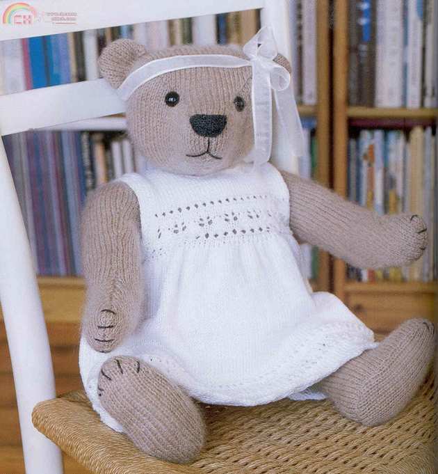 the knitted teddy bear sandra polley