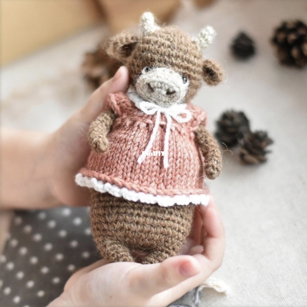 Straw Animals Julia / Juliya Ustimenko Little CowKnitting and