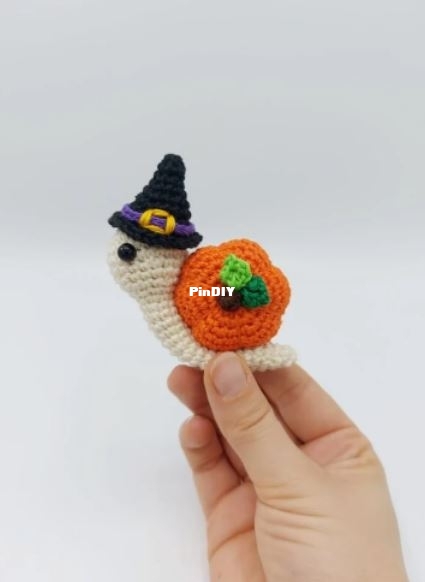 pumpkin snail.JPG