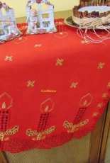 table runner with candles-Sarah Hardanger 02
