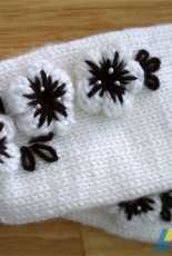 Elegant mittens with flowers