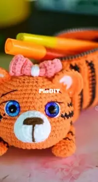 Bobrik Toys - Natalia Bober - Babt Tiger the Pencil Case - Chinese - Translated