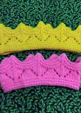 Knitted crowns