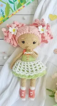 Lovenika Design - Yevheniia Romanchuk - Sophie the little girl - English, German and Spanish