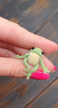 Baby Frog pattern by Anastasia Kirs