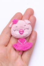 Crochet Toys Basket (Olga Lukoshkina) - Pig brooch - English