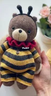 Funny Rabbit Toys - Alena / Daria Konurkina - Bee outfit - English