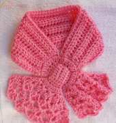 Suzies Yarnie Stuff - Suzetta Williams - Pink Shells Bow Scarflet - Free
