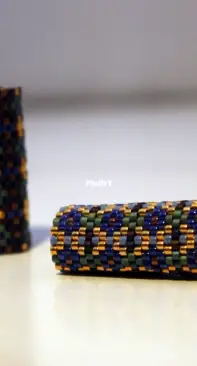 Peyote beaded beads-tartan design