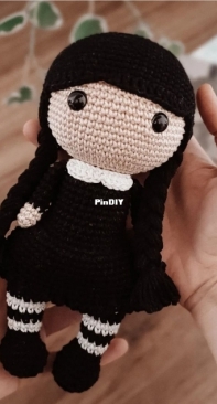 Elles Crochet  - Dielle Ioris - Wednesday Addams  - Wandinha Addams - Portuguese - Free