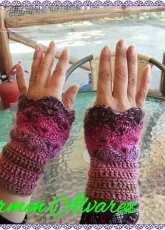 Shell Wrist Warmers by DROPS design