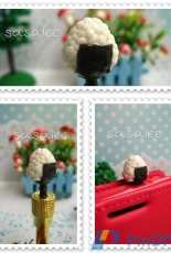 Clay triangular rice balls