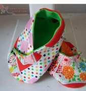 Homespun Threads-Kimono Baby Shoes-0-6 month /Free Pattern