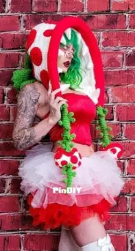 The Twisted Hatter - Natalie Allen - Twisted Chomper
