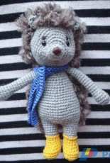 CrochetKot - Sasha Skorodumova - Hedgehog in yellow boots - Russian - Free