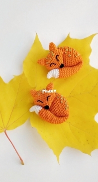 Crochet Pattern By Lily - moi prelesti - Liliya Sharipova - Sleeping Fox brooch