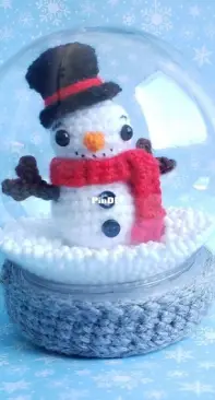 Rachel Baumann/ ChiChi's Whimsical Crochet - snowglobe