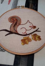 Embroidered squirrel to welcome autumn