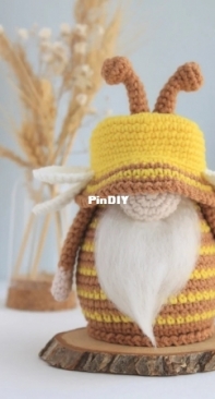 Bumble bee gnome- free crochet pattern 