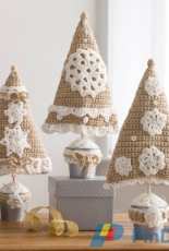 Redheart Yarn -Sharon Mann - LW4842 - Triangle Christmas Tree - Free