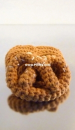 Harukishi Crochet - Advent Calendar - Pretzel - Bretzel - English and French - Free