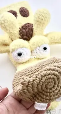 Sunny Knit - Evgenia - Giraffe puppet - Russian