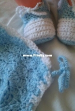 Baby booties with bonnet