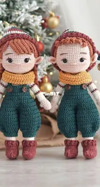 Green Frog Crochet - Thuy Anh - Đặng Thùy Anh - Christmas Elves - Elfe de Noël - English and French