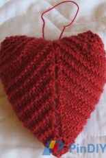 Heart Ornament by Michelle Miller/Fickleknitter -Free