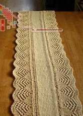 Scalloped Table Runner by Amy Stender - free