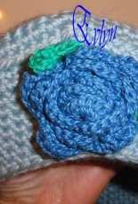 Beret has blue flower to crochet