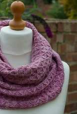 Quilted Lattice Cowl by Debbie Seton - Free