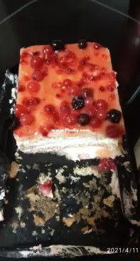 Yogurt, cheese, strawberry and blueberry cake