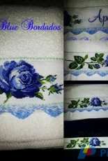 Toalla con rosas azules