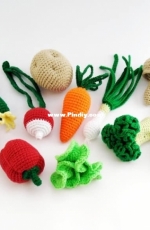 Set of crochet vegetables