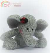 Knitted elefant