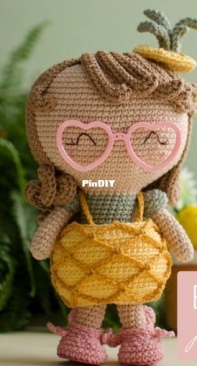 Panapaná Clube de tecer - Isis Soares - Pineapple Doll - Boneca Pina - Portuguese