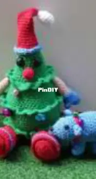 Gumnut Crochet Designs from Aus - Table top christmas tree decoration - free