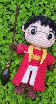 Bosquegurumi - Paola Fajonni - Chibi Harry Potter Quidditch  - Chibi Harry Potter no Quadribol  - Portuguese