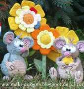 Mala Designs -Mouse and Flowers - German