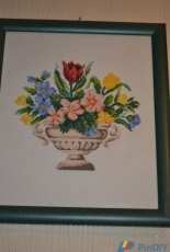 vase antique avec des fleurs