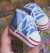 Crochet baby sneakers by Schyrk