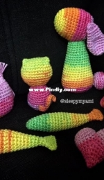 Sleepy MyAmi - Rainbow minigurumi