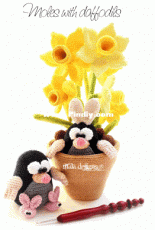Mala Designs - Mandy Herrmann - Mole with daffodils