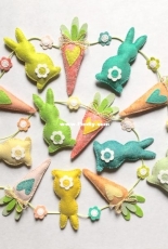 The Cinnamon Patch -  Easter Bunny and Carrot Garland - Free