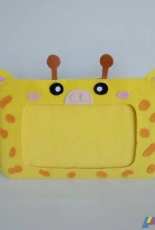 Ju Gordilho - Base Porta Retrato de Girafa / Giraffe Frame Felt Pattern  - Portuguese