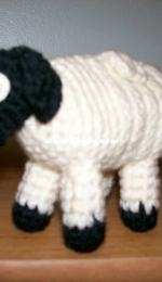 Darncat Crochet - Tricia L. Stavedahl - Baa the Sheepy Change Purse - Free