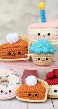 Baby Cakes Studios - Rebecca Reed - Dessert Play Food - Birthday Cake, Cheesecake, Donut, Pumpkin Pies, Cupcakes - english
