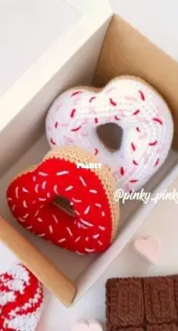 Pinky Pinky blue - Nadejda Khegay - Heart Donuts