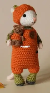 Little Brambles Crochet - Nicola - Pip the Autumn Mouse